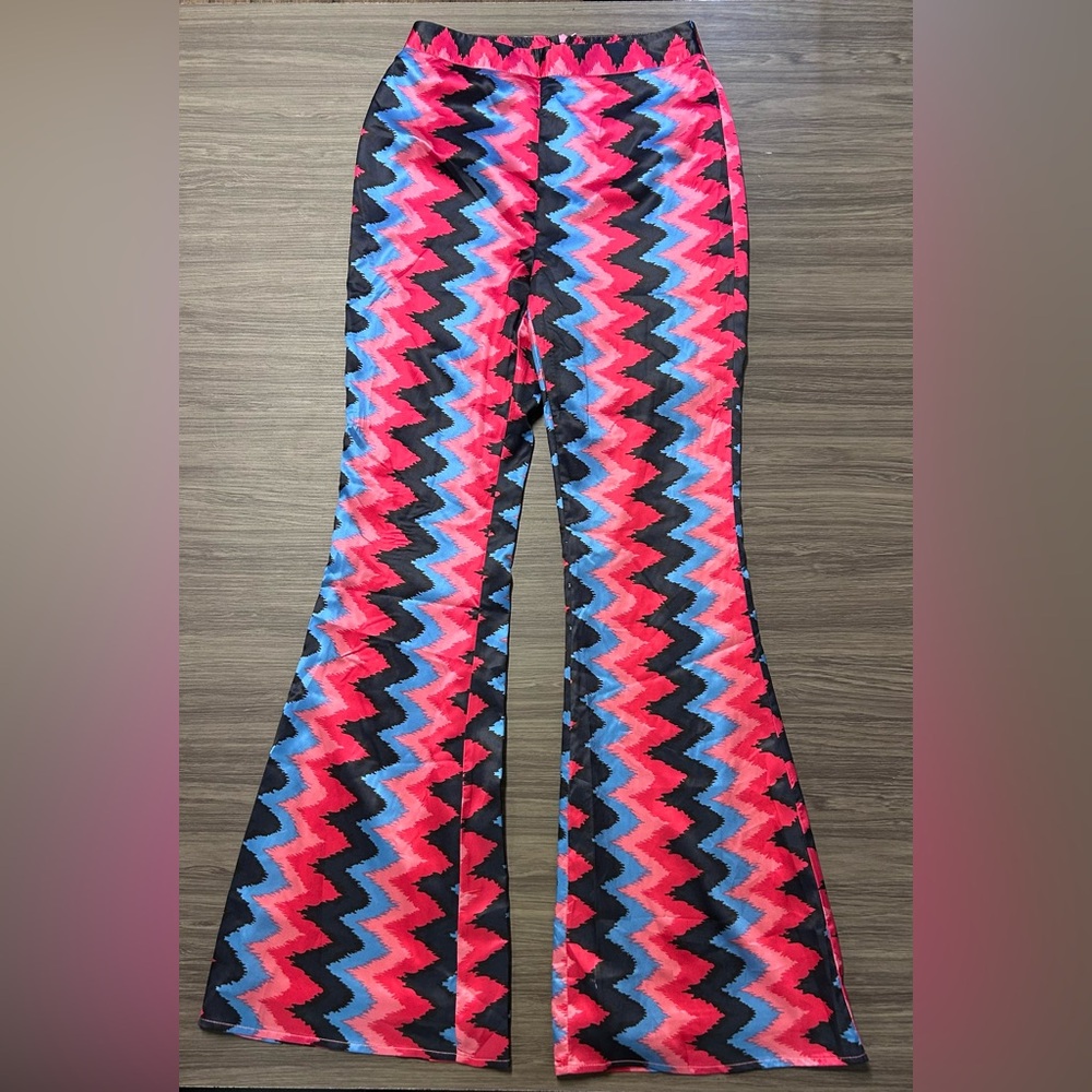 Nasty Gal Zig Zag Print Woven Flare Pants Size 2 NWT